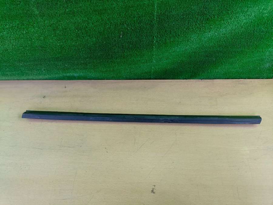 24468023 Молдинг стекла двери передней правой внутренний Opel Astra H 2007г. | Фото № 4 24468023 Молдинг стекла двери передней правой внутренний Opel Astra H 2007г. - Фото 4