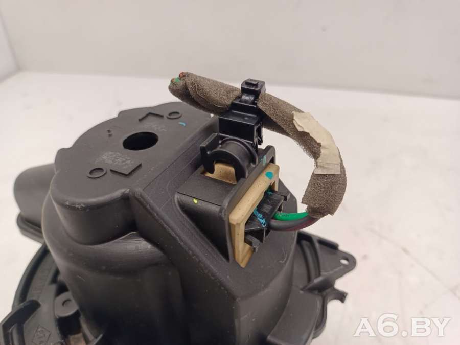 5P3730100 Моторчик печки  Dacia Sandero Stepway 2 2016г. | Фото № 3  5P3730100 Моторчик печки  Dacia Sandero Stepway 2 2016г. - Фото 3