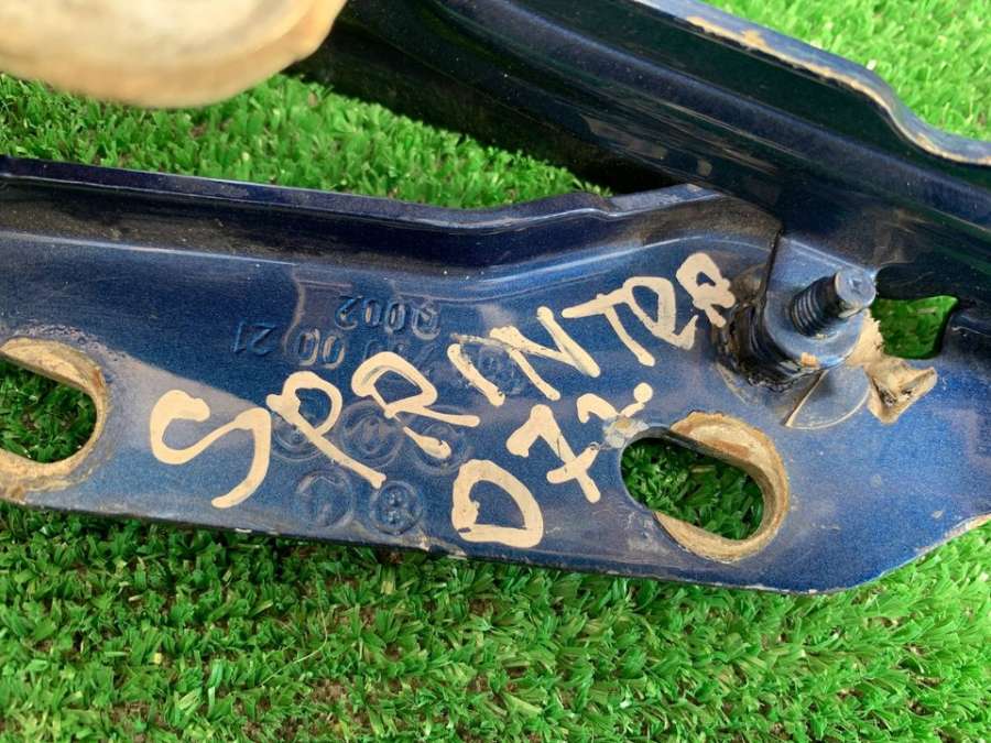 9067500021 Петля капота Mercedes-Benz Sprinter 906 2007г. | Фото № 8 9067500021 Петля капота Mercedes-Benz Sprinter 906 2007г. - Фото 8