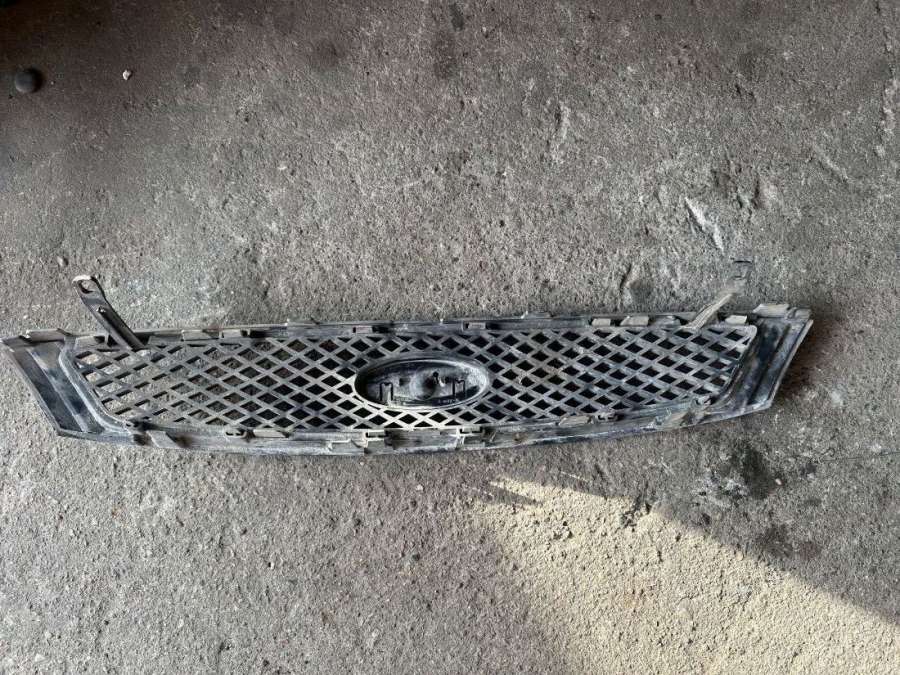 4S418200 Решетка радиатора Ford Focus 2 2006г. | Фото № 2 4S418200 Решетка радиатора Ford Focus 2 2006г. - Фото 2