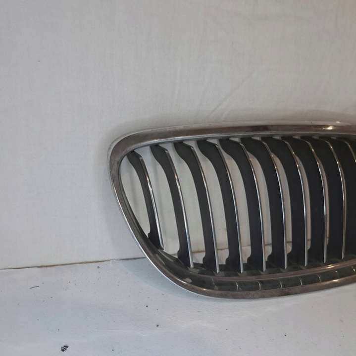 51137201970 Решетка радиатора BMW 3 E90/E91/E92/E9 (2005-201) 2005г. | Фото № 2 51137201970 Решетка радиатора BMW 3 E90/E91/E92/E9 (2005-201) 2005г. - Фото 2