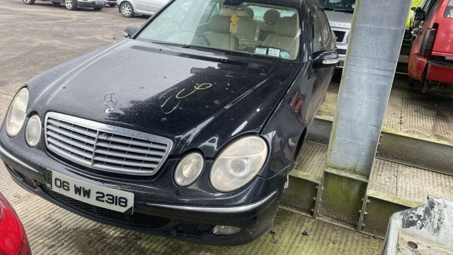 Решетка радиатора MERCEDES BENZ E-CLASS W211 2002г. | Фото № 3 Решетка радиатора MERCEDES BENZ E-CLASS W211 2002г. - Фото 3