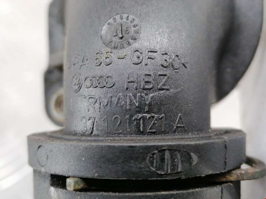 037121619 Фланец (штуцер системы охлаждения тройник) Volkswagen Golf 3 (1991-1999) Универсал 1998г. | Фото № 4 037121619 Фланец (штуцер системы охлаждения тройник) Volkswagen Golf 3 (1991-1999) Универсал 1998г. - Фото 4