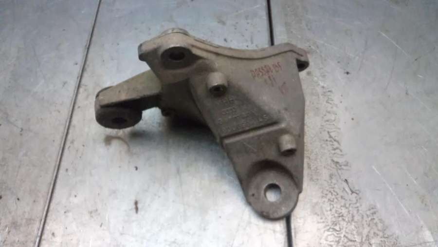 8D0399114S Кронштейн КПП Volkswagen Passat B5 1999г. | Фото № 3 8D0399114S Кронштейн КПП Volkswagen Passat B5 1999г. - Фото 3