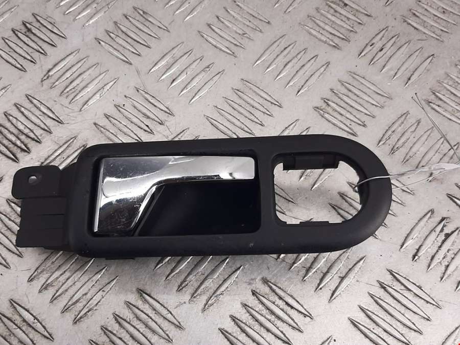 3B2837114 Ручка двери внутренняя передняя правая Volkswagen Passat 5 GP (2000-2005) Универсал 2001г. | Фото № 1 3B2837114 Ручка двери внутренняя передняя правая Volkswagen Passat 5 GP (2000-2005) Универсал 2001г. - Фото 1