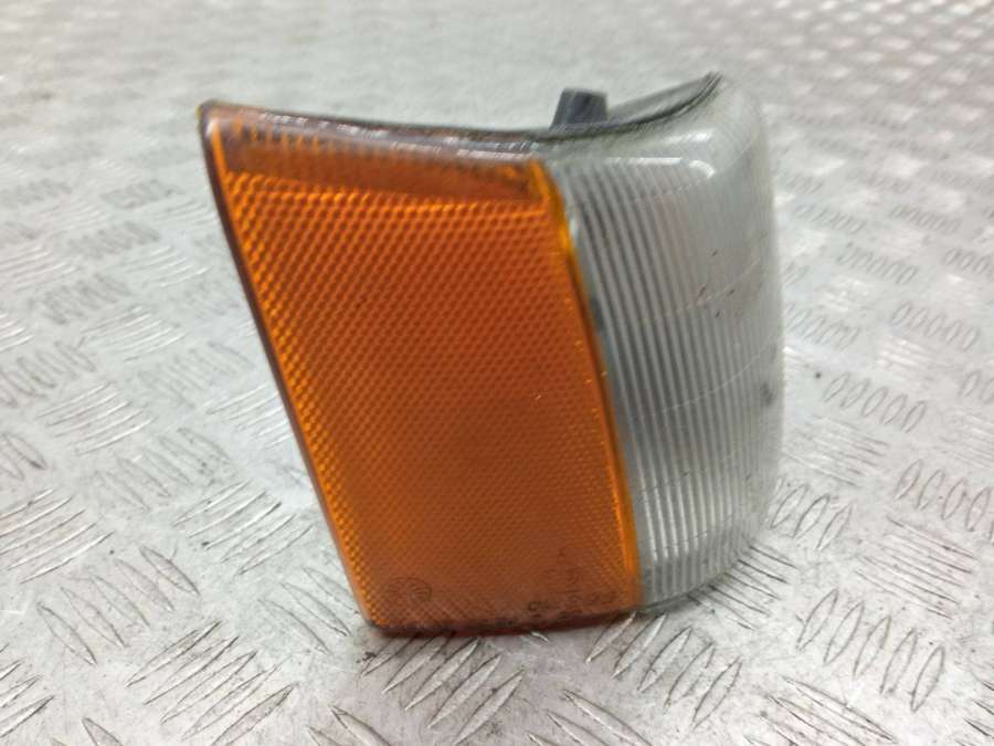 Поворотник правый Jeep Grand Cherokee ZJ 1996г. | Фото № 1 Поворотник правый Jeep Grand Cherokee ZJ 1996г. - Фото 1