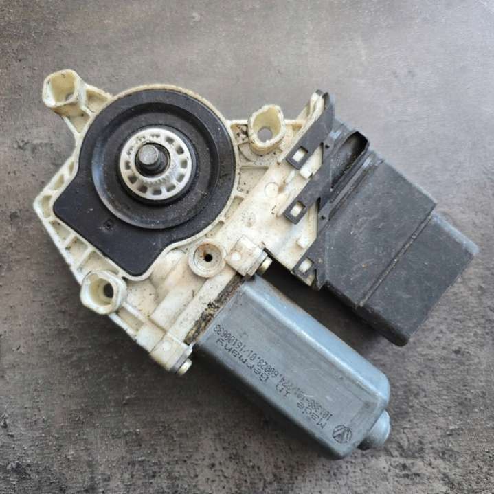 9776101438203 Моторчик стеклоподъемника Volkswagen Golf 4 поколение (1997-2004) 1997г. | Фото № 1 9776101438203 Моторчик стеклоподъемника Volkswagen Golf 4 поколение (1997-2004) 1997г. - Фото 1