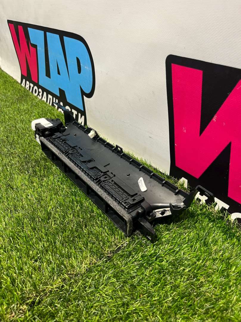 1135554-00-A Дефлектор обдува салона левый Tesla Model 2022г. | Фото № 5 1135554-00-A Дефлектор обдува салона левый Tesla Model 2022г. - Фото 5