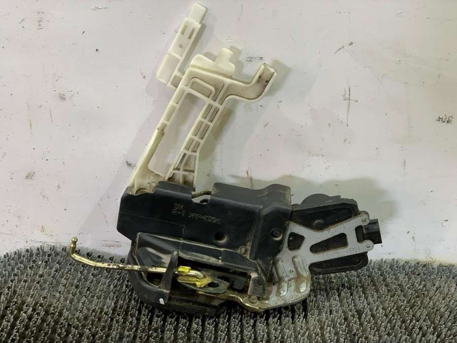 Замок двери задней правой Hyundai Santa Fe 1 поколение внедорожник 2001г. | Фото № 3 Замок двери задней правой Hyundai Santa Fe 1 поколение внедорожник 2001г. - Фото 3