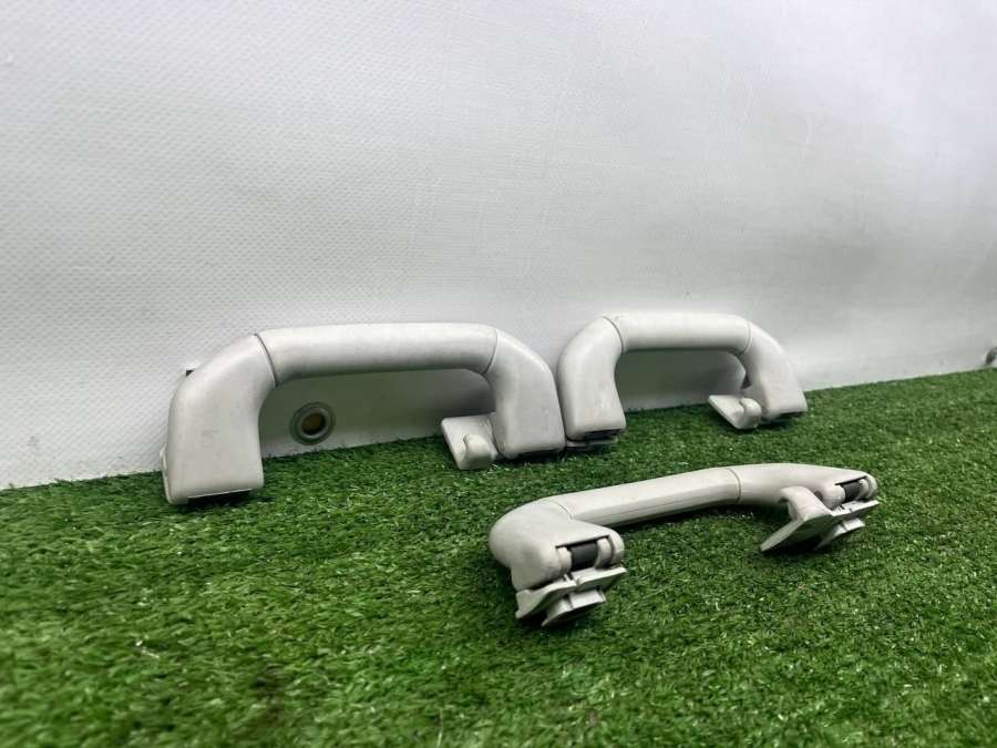 Ручка внутренняя потолочная  Volkswagen Sharan 1 1996г. | Фото № 2   Ручка внутренняя потолочная  Volkswagen Sharan 1 1996г. - Фото 2