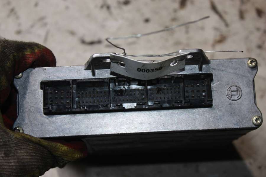 8D0907557B Блок управления двигателем Audi A4 0000г. | Фото № 3 8D0907557B Блок управления двигателем Audi A4 0000г. - Фото 3