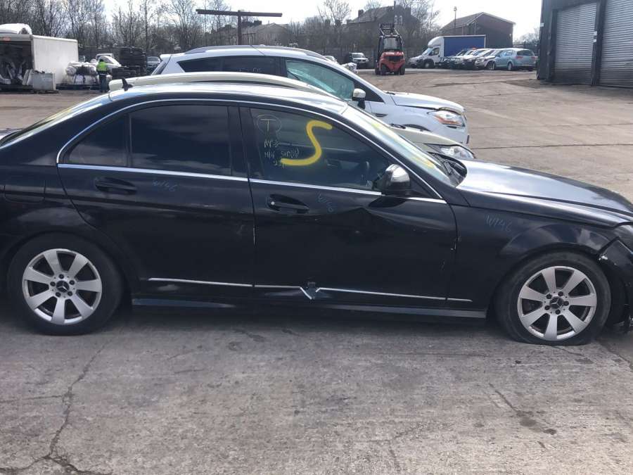 Крыло переднее правое Mercedes C-Class (W204) (2006-2015) Седан 2008г. | Фото № 9 Крыло переднее правое Mercedes C-Class (W204) (2006-2015) Седан 2008г. - Фото 9