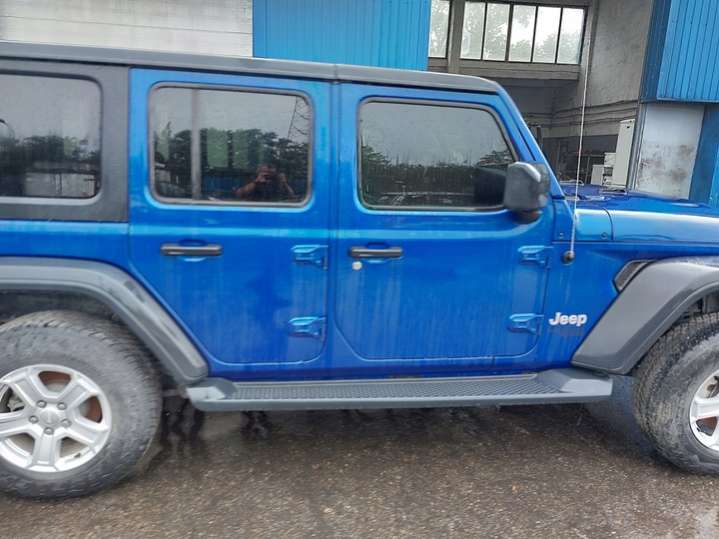 Дверь задняя левая  Jeep Wrangler JL (2017-2024) 2017г. | Фото № 1   Дверь задняя левая  Jeep Wrangler JL (2017-2024) 2017г. - Фото 1