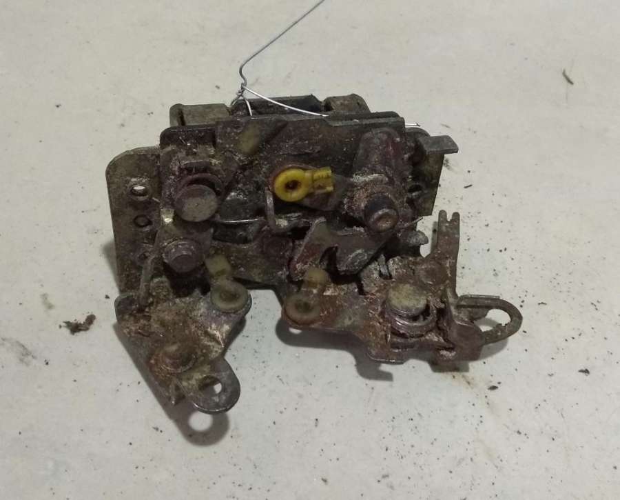 Замок двери задней левой  Daewoo Nexia  хетчбэк 5 дв. 1998г. | Фото № 2   Замок двери задней левой  Daewoo Nexia  хетчбэк 5 дв. 1998г. - Фото 2