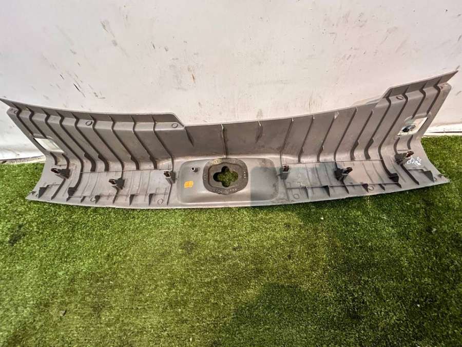 84992BU000  Накладка замка багажника   Nissan Almera Tino 2003г. | Фото № 5  84992BU000  Накладка замка багажника   Nissan Almera Tino 2003г. - Фото 5