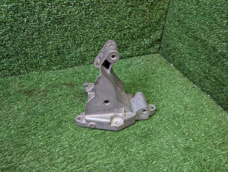 Кронштейн гидроусилителя Kia Carnival UP/GQ KA4 2006г. | Фото № 1 Кронштейн гидроусилителя Kia Carnival UP/GQ KA4 2006г. - Фото 1