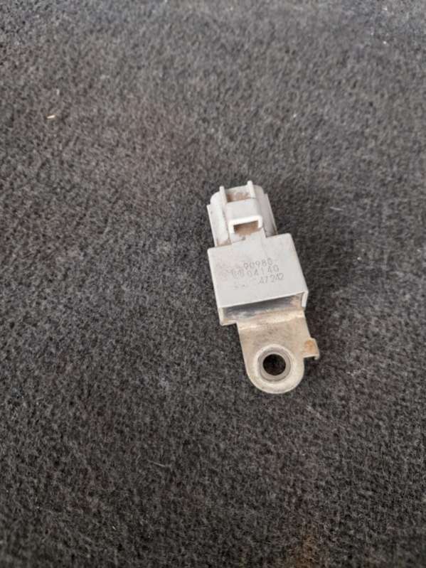 9098004140 Конденсатор  Toyota Platz 2002г. | Фото № 1  9098004140 Конденсатор  Toyota Platz 2002г. - Фото 1