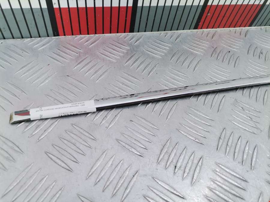 Накладка декоративная (молдинг) двери задней правой Mercedes C-Class (W204) (2006-2015) Седан 2009г. | Фото № 3 Накладка декоративная (молдинг) двери задней правой Mercedes C-Class (W204) (2006-2015) Седан 2009г. - Фото 3