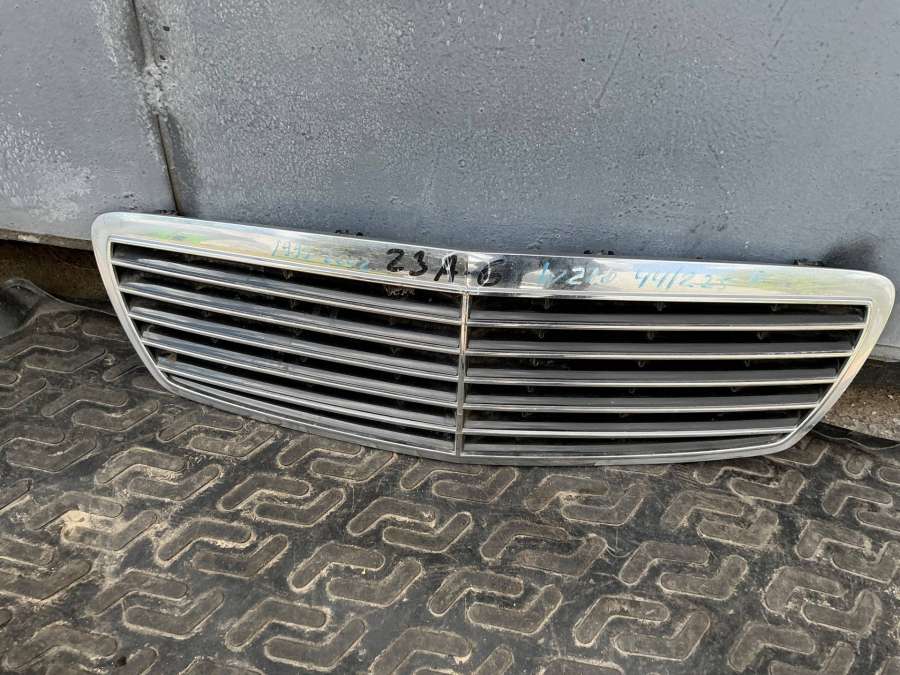 Решетка радиатора Mercedes-Benz E W211/S211 2004г. | Фото № 1 Решетка радиатора Mercedes-Benz E W211/S211 2004г. - Фото 1