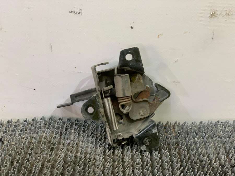 Замок капота Hyundai Santa Fe 1 поколение внедорожник 2001г. | Фото № 1 Замок капота Hyundai Santa Fe 1 поколение внедорожник 2001г. - Фото 1