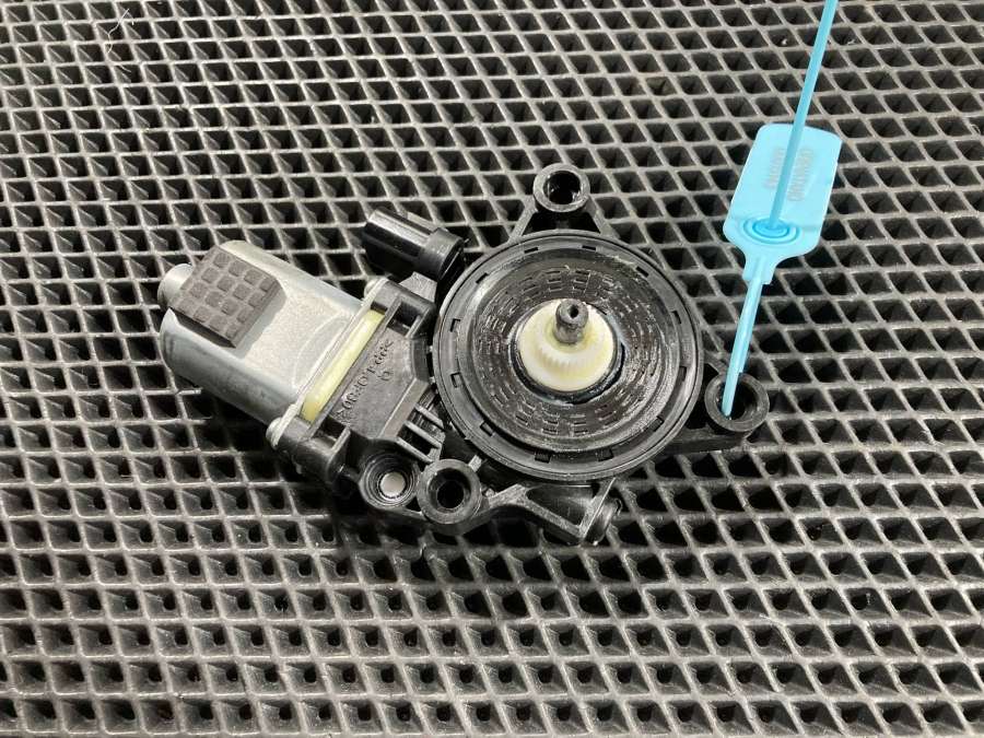 83450L3000 Моторчик стеклоподъемника задний левый  Kia K5 3 2020г. | Фото № 3  83450L3000 Моторчик стеклоподъемника задний левый  Kia K5 3 2020г. - Фото 3