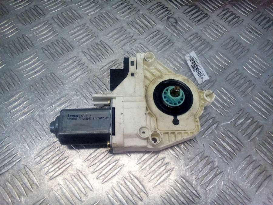 4F0959801B Моторчик стеклоподъемника Audi A6 C6 (2004-2011) Седан 2008г. | Фото № 2 4F0959801B Моторчик стеклоподъемника Audi A6 C6 (2004-2011) Седан 2008г. - Фото 2