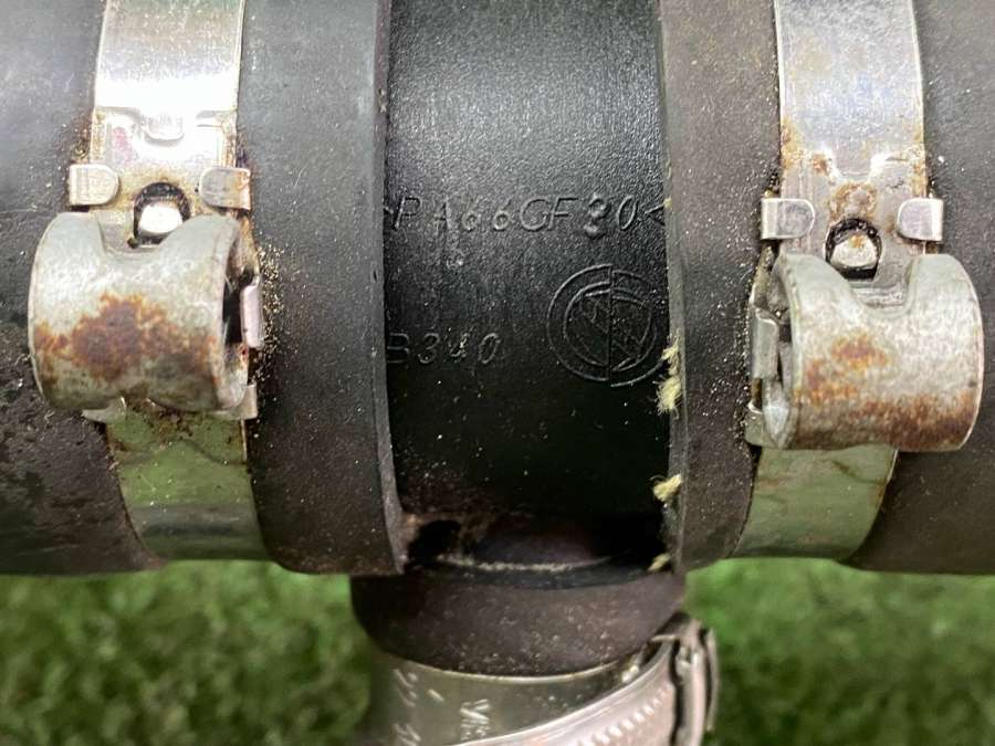 245321 Патрубок (трубопровод, шланг)  Maserati Quattroporte 5 M156 2007г. | Фото № 10  245321 Патрубок (трубопровод, шланг)  Maserati Quattroporte 5 M156 2007г. - Фото 10