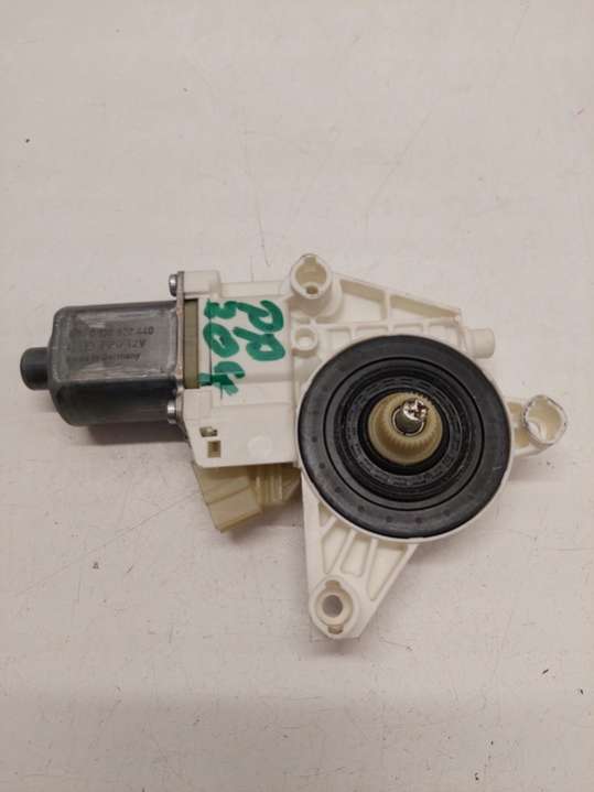 MERCEDES-A2048200242mercedes-A2048200242 Моторчик стеклоподъемника Mercedes C W204/S204 (2007-2012) 2007г. | Фото № 3 MERCEDES-A2048200242mercedes-A2048200242 Моторчик стеклоподъемника Mercedes C W204/S204 (2007-2012) 2007г. - Фото 3