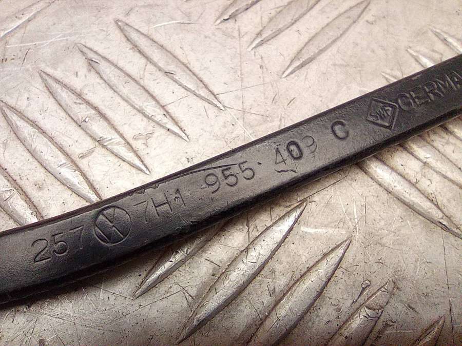 7H1955409C Щеткодержатель (поводок стеклоочистителя, дворник) Volkswagen Caravelle T5 2012г. | Фото № 5 7H1955409C Щеткодержатель (поводок стеклоочистителя, дворник) Volkswagen Caravelle T5 2012г. - Фото 5