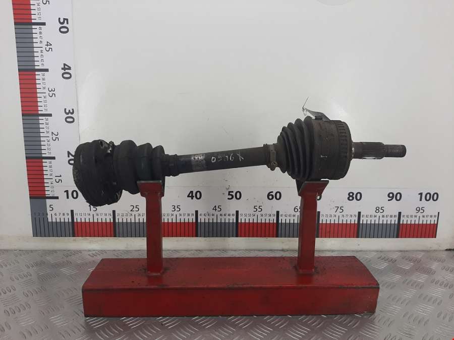 Полуось передняя правая (приводной вал шрус) Mercedes Vito (W638) (1996-2003) Микроавтобус 1998г. | Фото № 1 Полуось передняя правая (приводной вал шрус) Mercedes Vito (W638) (1996-2003) Микроавтобус 1998г. - Фото 1