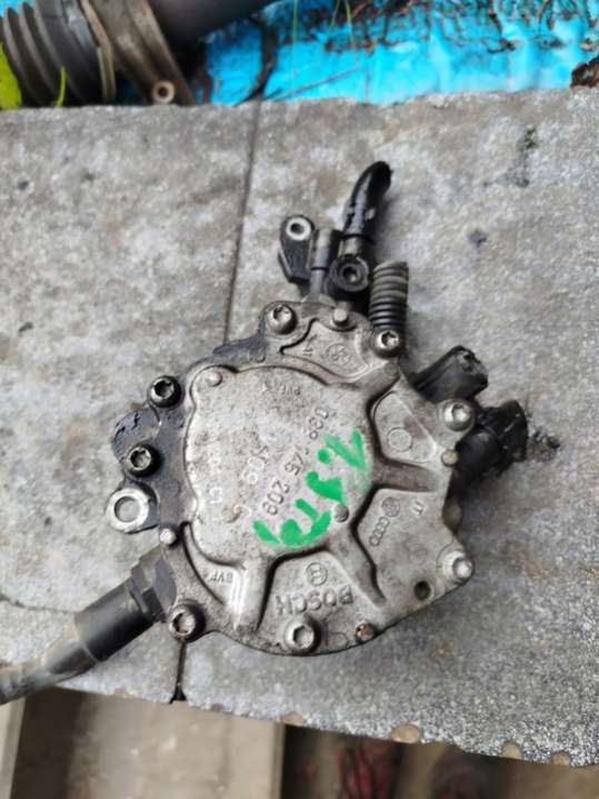 038145209 Насос вакуумный  Audi A3 8P (2003-2005) 2003г. | Фото № 3  038145209 Насос вакуумный  Audi A3 8P (2003-2005) 2003г. - Фото 3