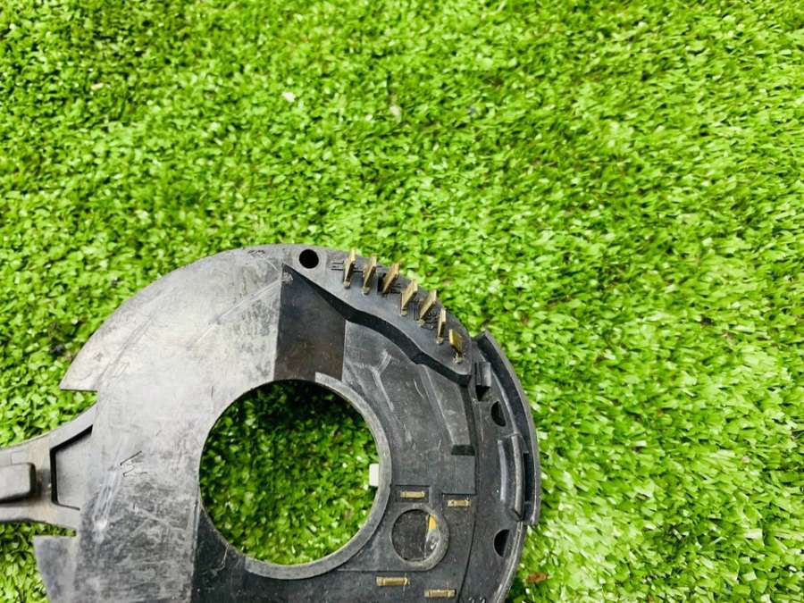 Переключатель подрулевой поворотов Volkswagen Golf II 1992г. | Фото № 7 Переключатель подрулевой поворотов Volkswagen Golf II 1992г. - Фото 7