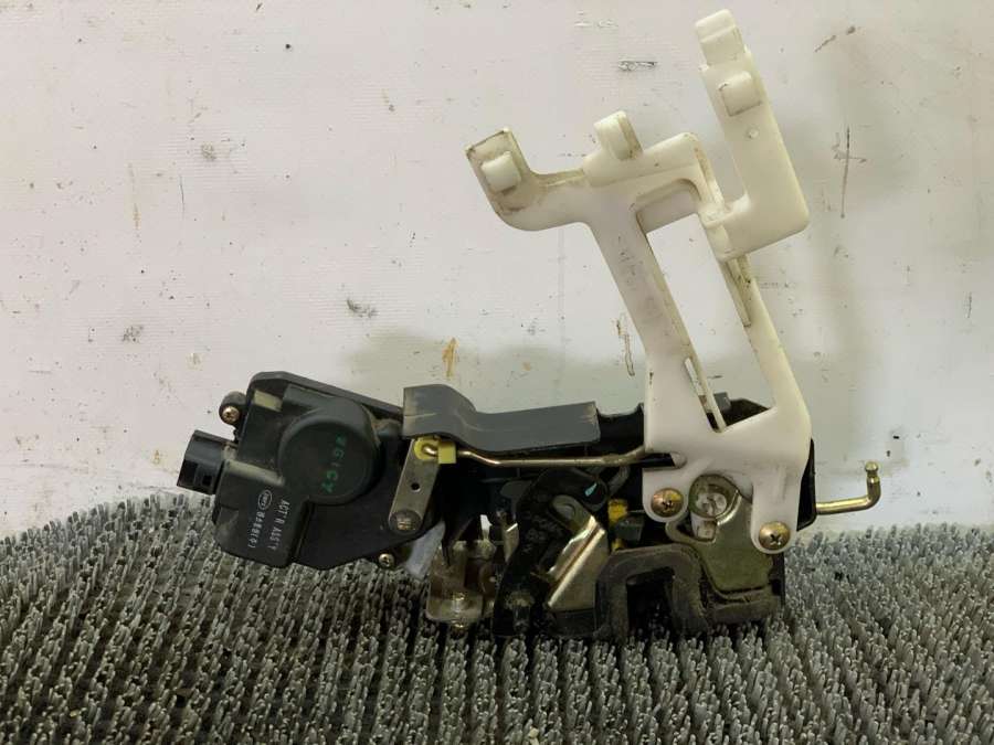 Замок двери задней правой Hyundai Santa Fe 1 поколение внедорожник 2001г. | Фото № 2 Замок двери задней правой Hyundai Santa Fe 1 поколение внедорожник 2001г. - Фото 2