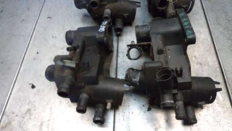 032121111NQ Корпус термостата Volkswagen Golf 3 поколение 1998г. | Фото № 1 032121111NQ Корпус термостата Volkswagen Golf 3 поколение 1998г. - Фото 1