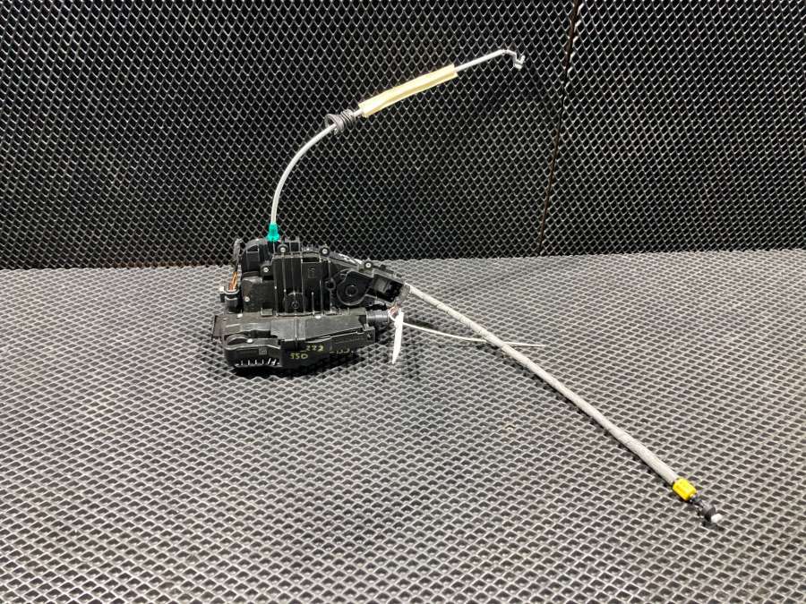 A2227661200A0997303400 Замок двери задней правой Mercedes-Benz S W222/C217/A217 2018г. | Фото № 1 A2227661200A0997303400 Замок двери задней правой Mercedes-Benz S W222/C217/A217 2018г. - Фото 1