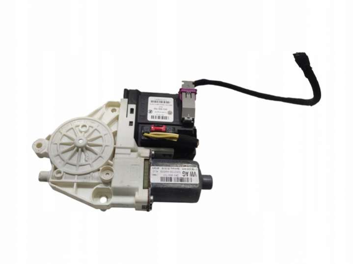 2K59597012014-2019 Моторчик стеклоподъемника Volkswagen Caddy 4 поколение (2015-2024) 2015г. | Фото № 1 2K59597012014-2019 Моторчик стеклоподъемника Volkswagen Caddy 4 поколение (2015-2024) 2015г. - Фото 1