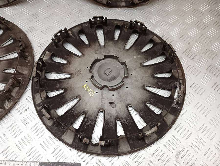 3C0601147B Колпак колесный  Volkswagen Passat B6 универсал 2007г. | Фото № 11  3C0601147B Колпак колесный  Volkswagen Passat B6 универсал 2007г. - Фото 11