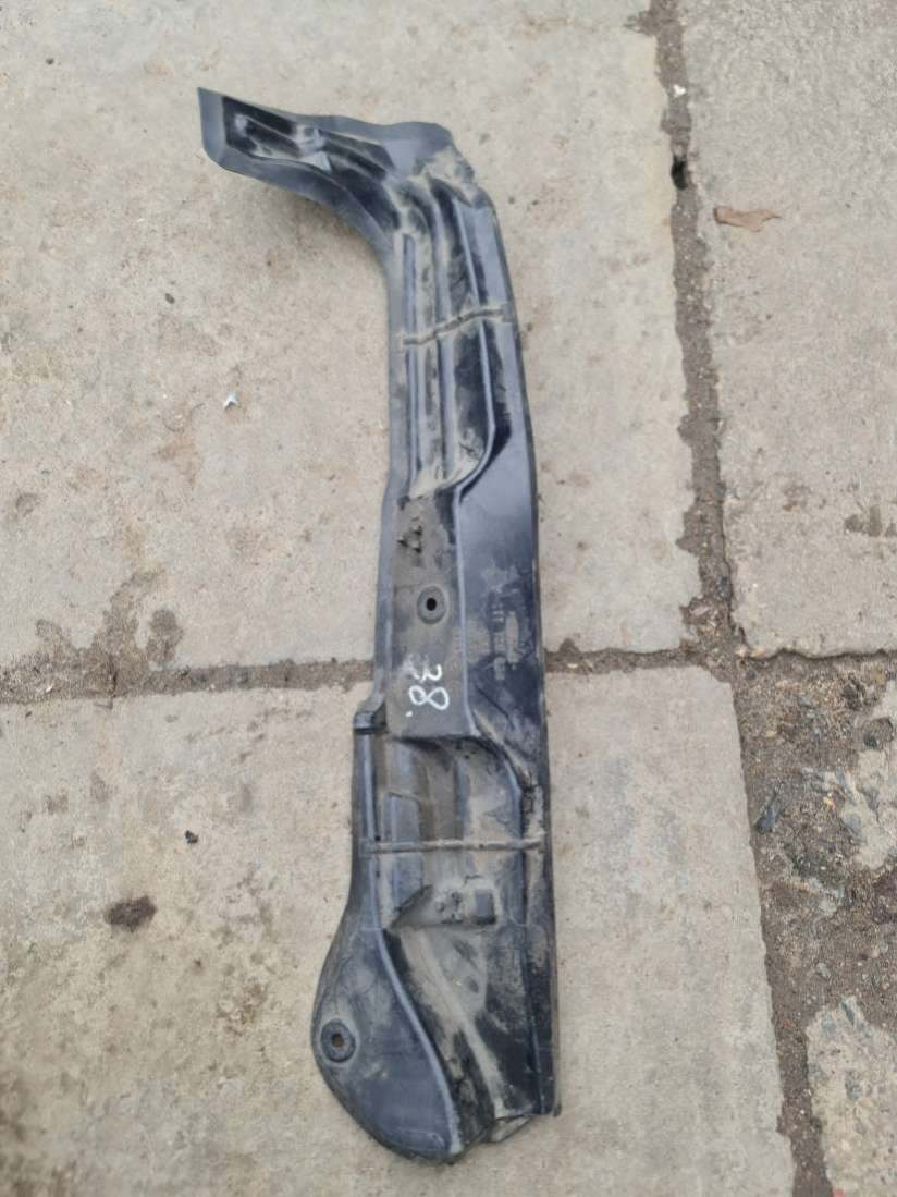 8E0821111A Пыльник крыла переднего левого Audi A4 B7 2008г. | Фото № 1 8E0821111A Пыльник крыла переднего левого Audi A4 B7 2008г. - Фото 1