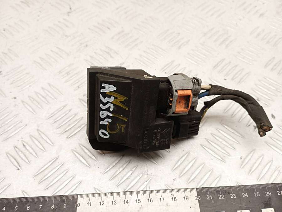 1267J41267J696628723809663558880982787008098372A01 Сопротивление вентилятора охлаждения  Citroen C4 Cactus 2016г. | Фото № 1  1267J41267J696628723809663558880982787008098372A01 Сопротивление вентилятора охлаждения  Citroen C4 Cactus 2016г. - Фото 1