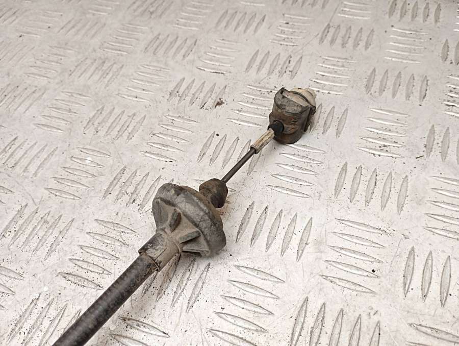 357721335E Трос сцепления  Volkswagen Passat B3 1991г. | Фото № 4  357721335E Трос сцепления  Volkswagen Passat B3 1991г. - Фото 4