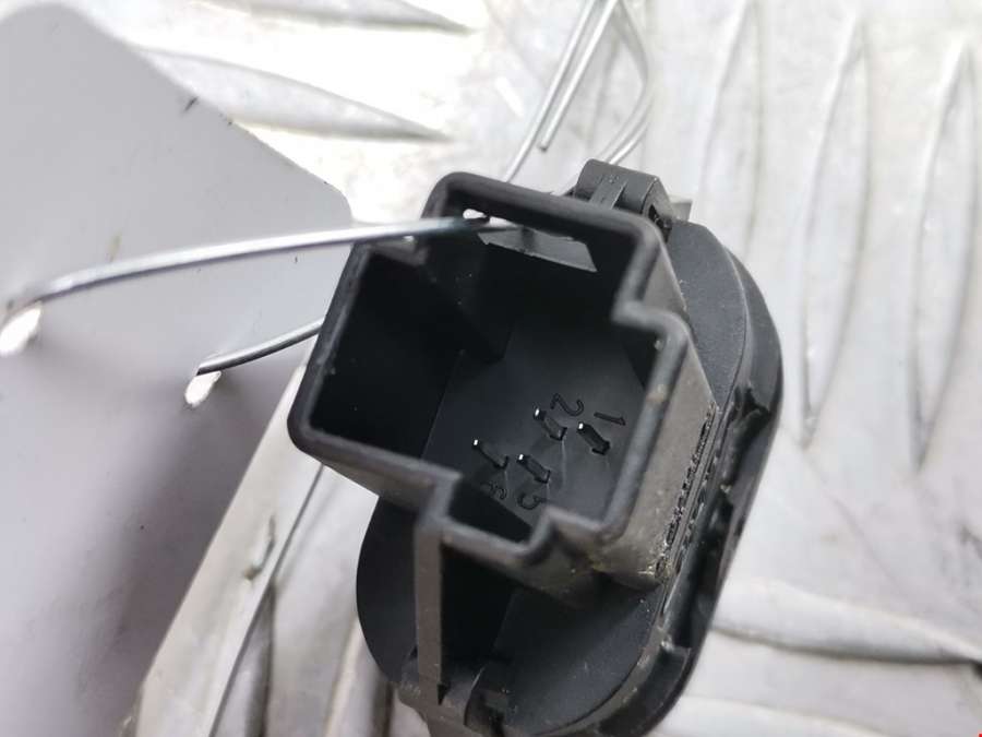 Кнопка стеклоподъемника Ford Focus 1 (1998-2005) Универсал 2002г. | Фото № 3 Кнопка стеклоподъемника Ford Focus 1 (1998-2005) Универсал 2002г. - Фото 3