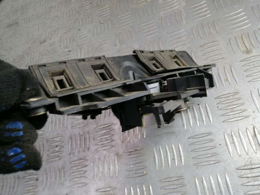 8D9827565C4B0827565H Замок крышки багажника Audi A6 C5 (S6,RS6) 2001г. | Фото № 5 8D9827565C4B0827565H Замок крышки багажника Audi A6 C5 (S6,RS6) 2001г. - Фото 5