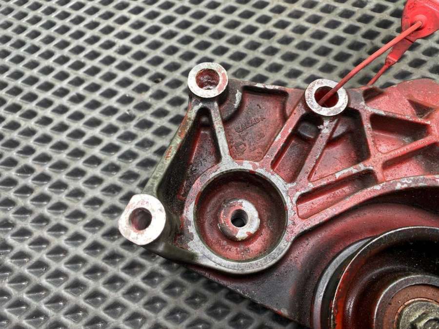 C2D21154DX238A610AA Кронштейн натяжного ролика  Jaguar XF X250 2011г. | Фото № 6  C2D21154DX238A610AA Кронштейн натяжного ролика  Jaguar XF X250 2011г. - Фото 6