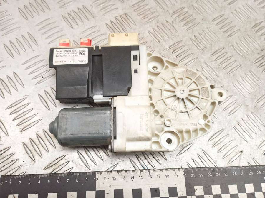 7746004902996395103997833102 Моторчик стеклоподъемника передний левый  Citroen C5 2002г. | Фото № 5  7746004902996395103997833102 Моторчик стеклоподъемника передний левый  Citroen C5 2002г. - Фото 5