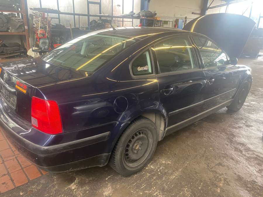 Ручка двери внутренняя задняя левая Volkswagen Passat 5 (1996-2000) Седан 1998г. | Фото № 8 Ручка двери внутренняя задняя левая Volkswagen Passat 5 (1996-2000) Седан 1998г. - Фото 8