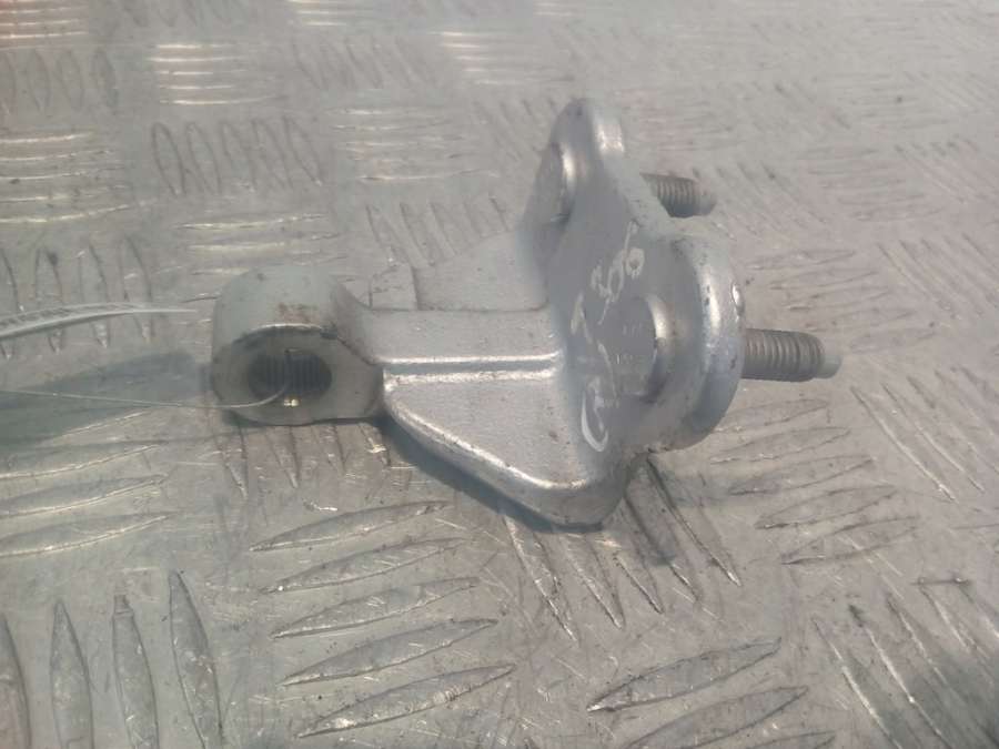 Петля двери передней правой Mercedes C-Class (W204) (2006-2015) Универсал 2009г. | Фото № 1 Петля двери передней правой Mercedes C-Class (W204) (2006-2015) Универсал 2009г. - Фото 1