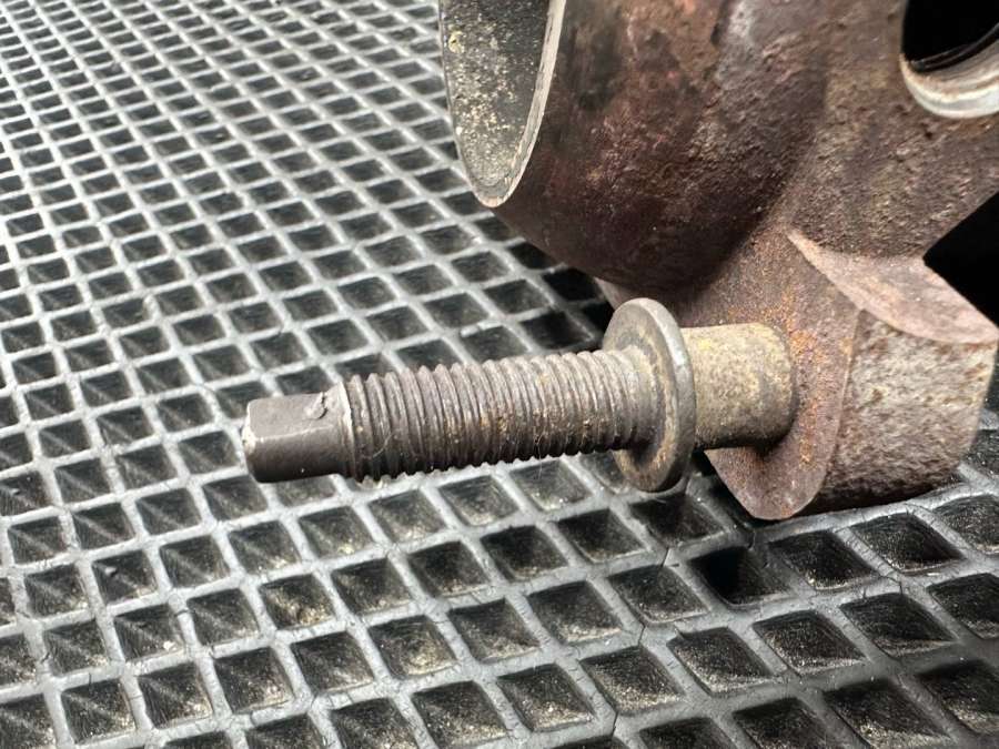 8W93-9431-BB Выпускной коллектор  Jaguar XF X250 2009г. | Фото № 4  8W93-9431-BB Выпускной коллектор  Jaguar XF X250 2009г. - Фото 4