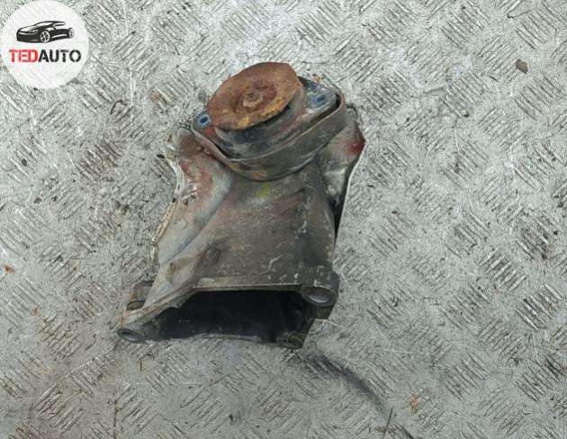 Кронштейн КПП опорный Volkswagen Passat B5+ (GP) Универсал 2002г. | Фото № 2 Кронштейн КПП опорный Volkswagen Passat B5+ (GP) Универсал 2002г. - Фото 2