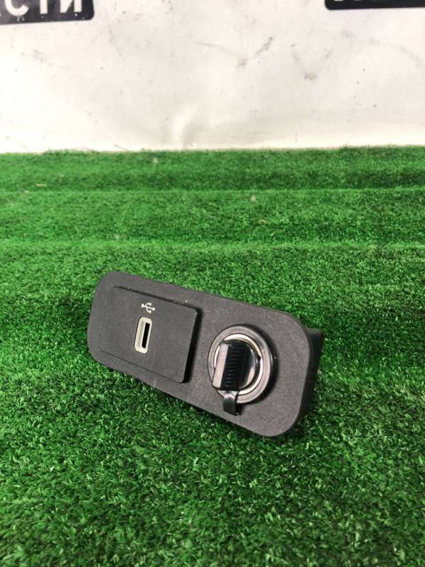 Разъем AUX / USB Ford Mustang 2019г. | Фото № 1 Разъем AUX / USB Ford Mustang 2019г. - Фото 1