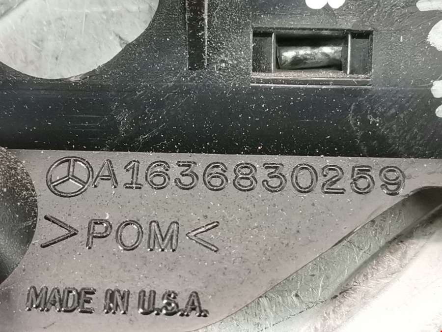 A1636830259 Подлокотник Mercedes ML-Class (W163) (1997-2005) Внедорожник 1998г. | Фото № 3 A1636830259 Подлокотник Mercedes ML-Class (W163) (1997-2005) Внедорожник 1998г. - Фото 3